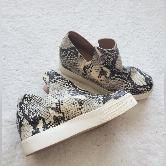 Steve Madden Women’s Wrangle snake print platform high top sneakers US 7 M - Picture 1 of 14
